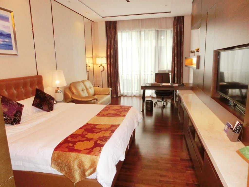Estay Residence • Poly Central Pivot Canton Esterno foto